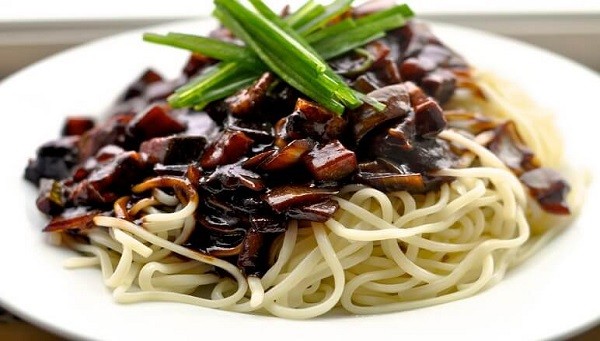 Mỳ tương đen cũng là một món nổi tiếng của Hàn Quốc